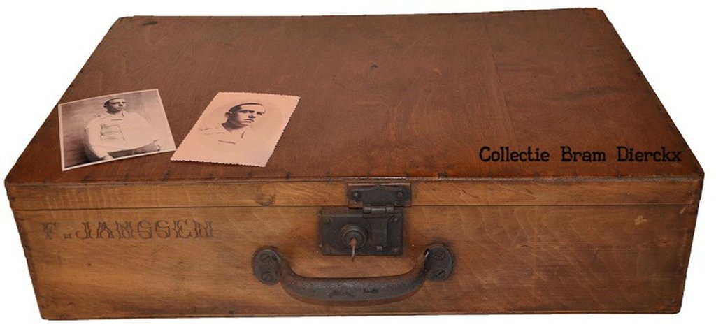 Reiskoffer van Frans Janssen, waarmee hij terugkwam uit krijgsgevangenschap.